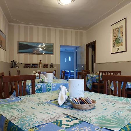 Hotel La Passeggiata Desenzano del Garda Kültér fotó