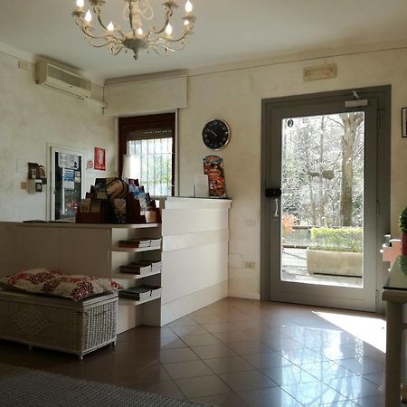 Hotel La Passeggiata Desenzano del Garda Kültér fotó