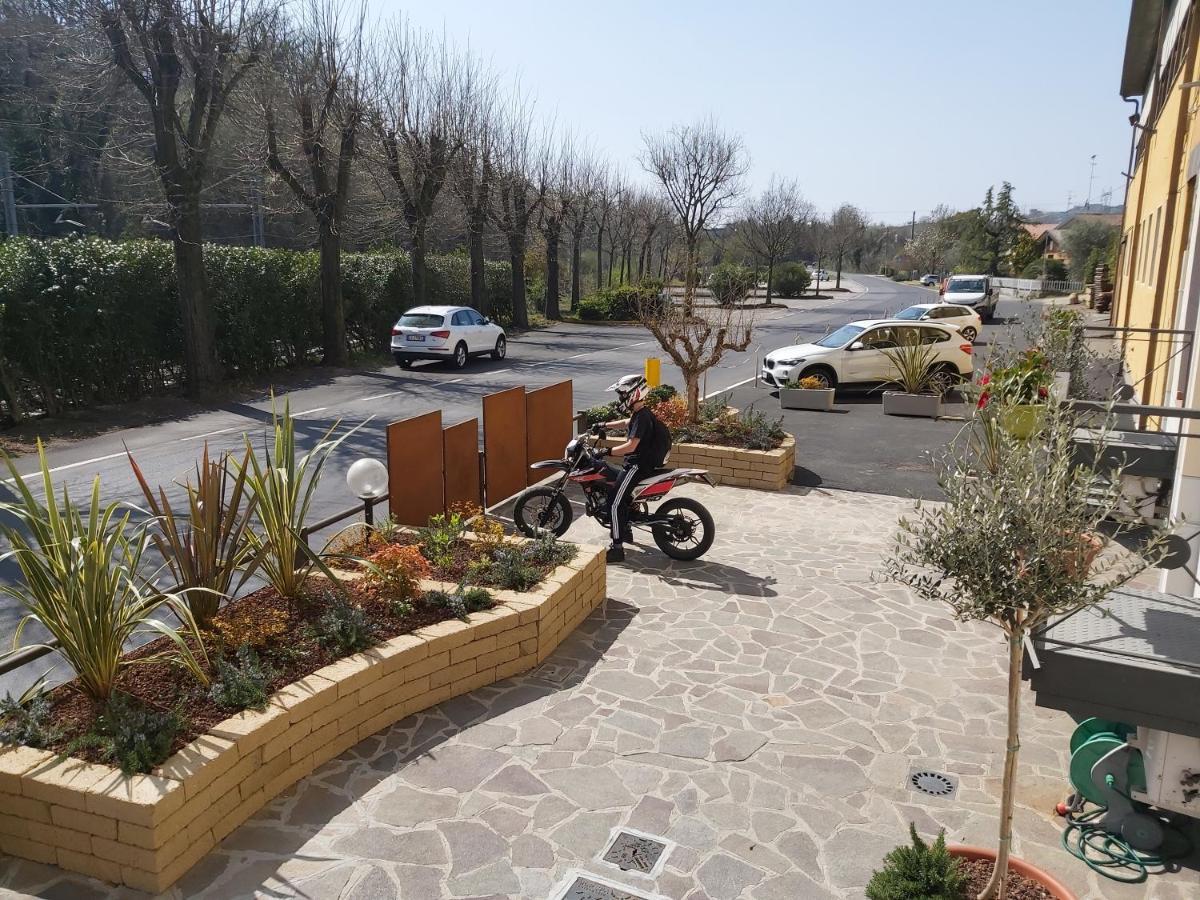 Hotel La Passeggiata Desenzano del Garda Kültér fotó
