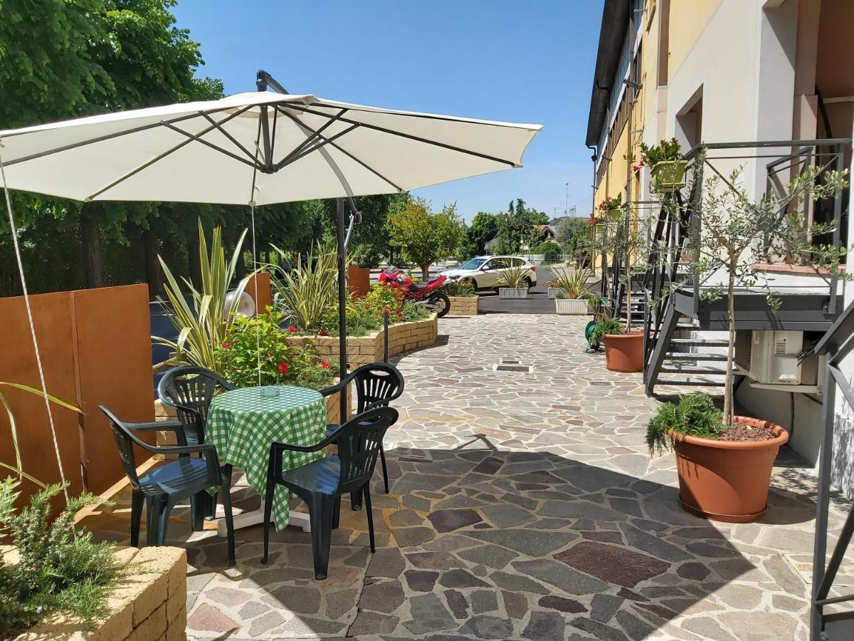 Hotel La Passeggiata Desenzano del Garda Kültér fotó