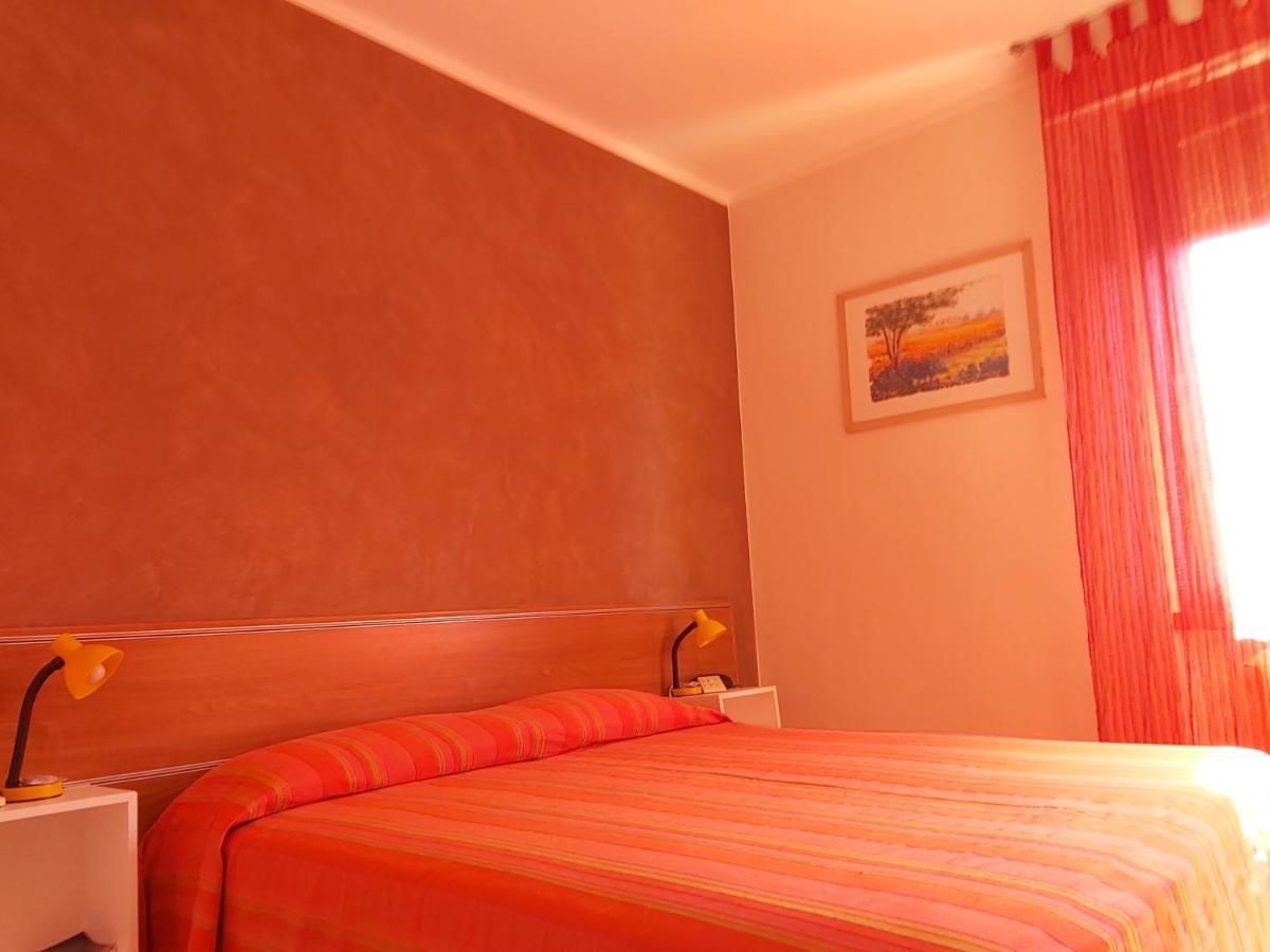 Hotel La Passeggiata Desenzano del Garda Kültér fotó