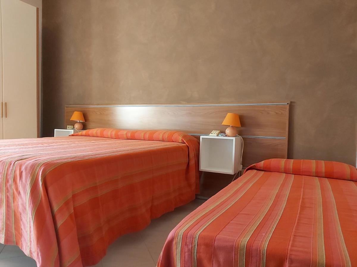 Hotel La Passeggiata Desenzano del Garda Kültér fotó