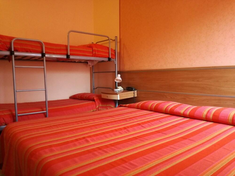 Hotel La Passeggiata Desenzano del Garda Kültér fotó
