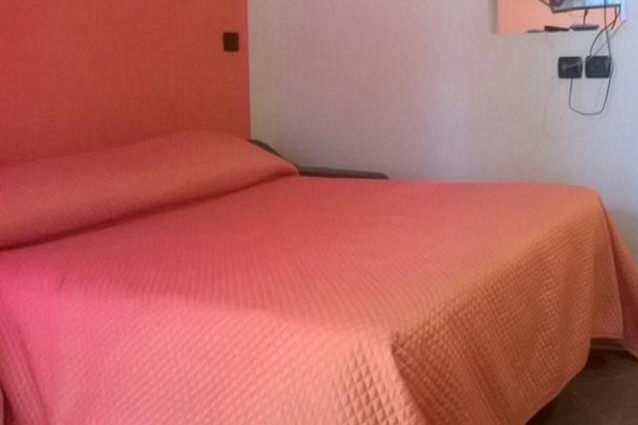 Hotel La Passeggiata Desenzano del Garda Kültér fotó