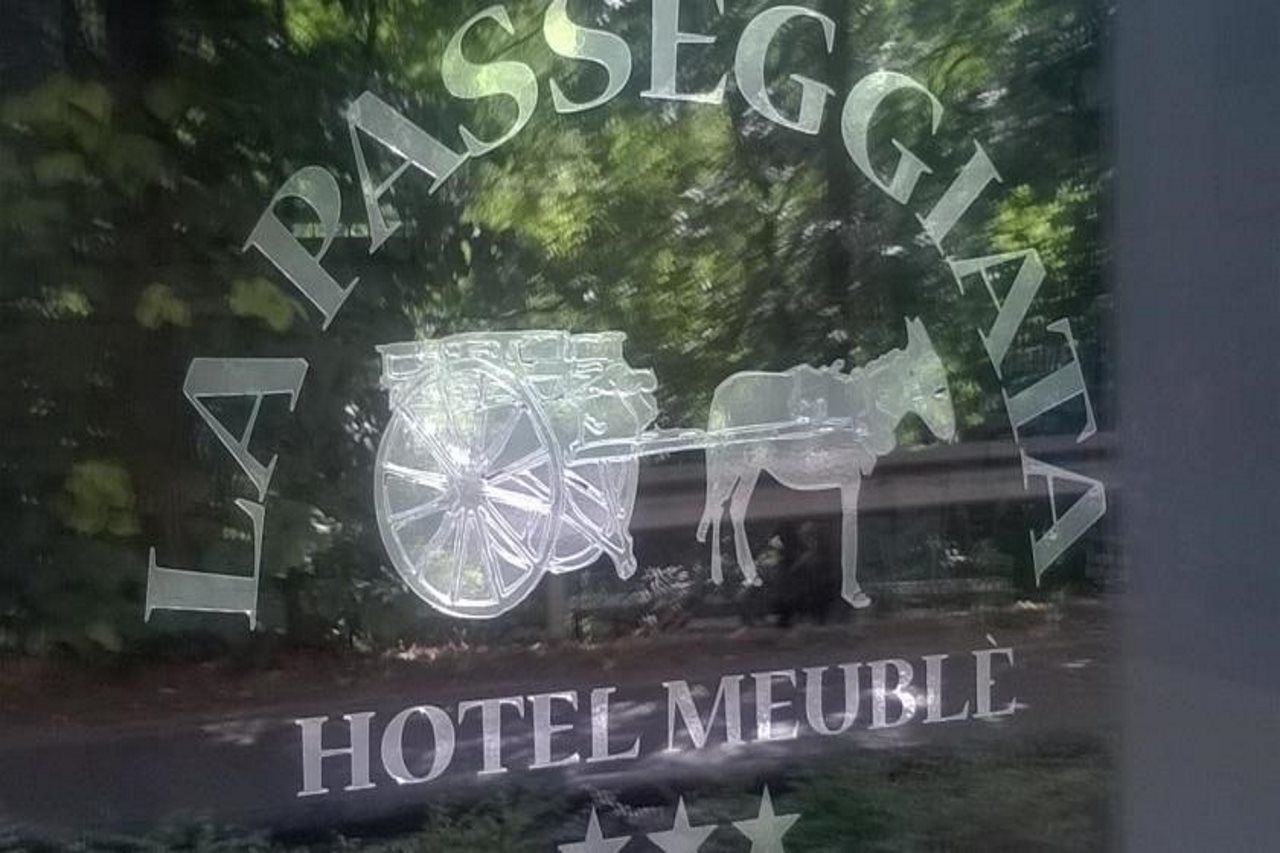 Hotel La Passeggiata Desenzano del Garda Kültér fotó