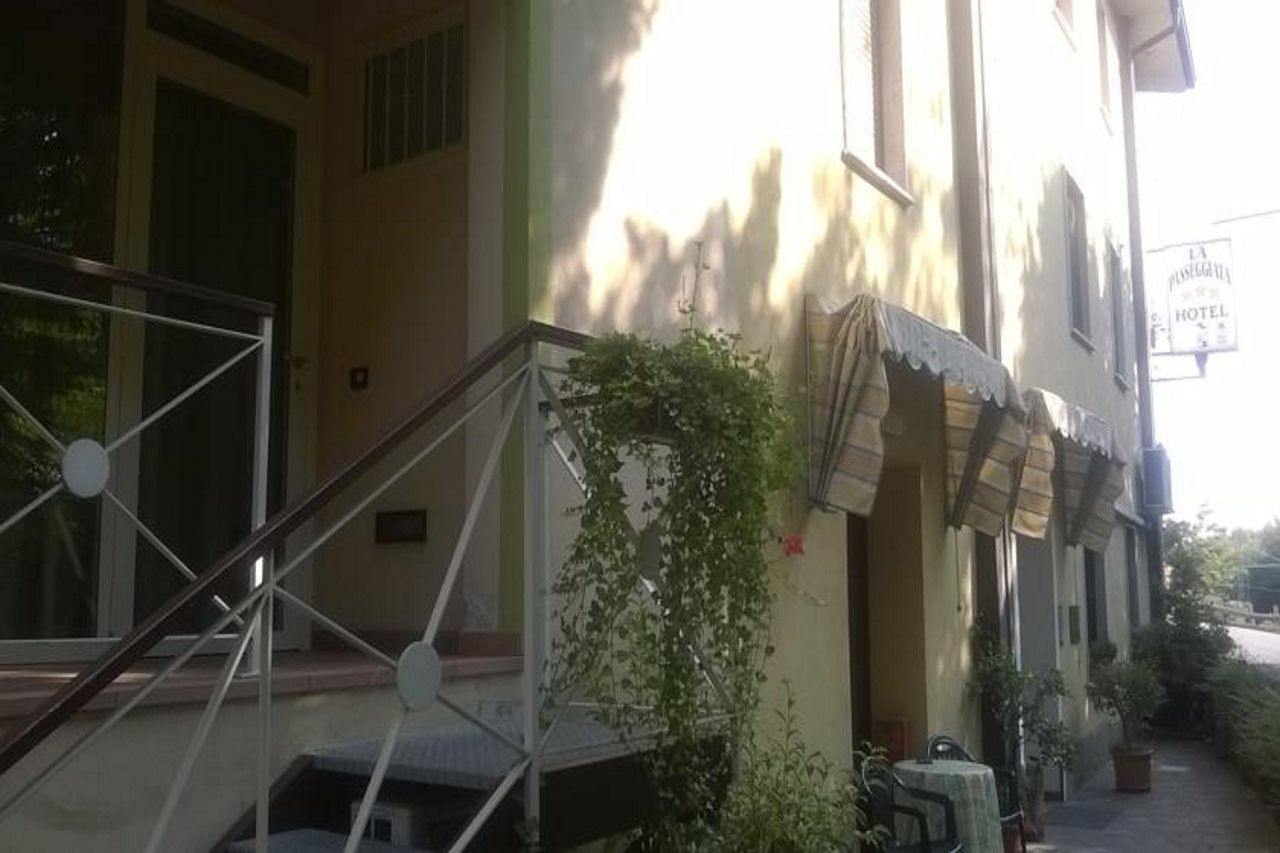 Hotel La Passeggiata Desenzano del Garda Kültér fotó