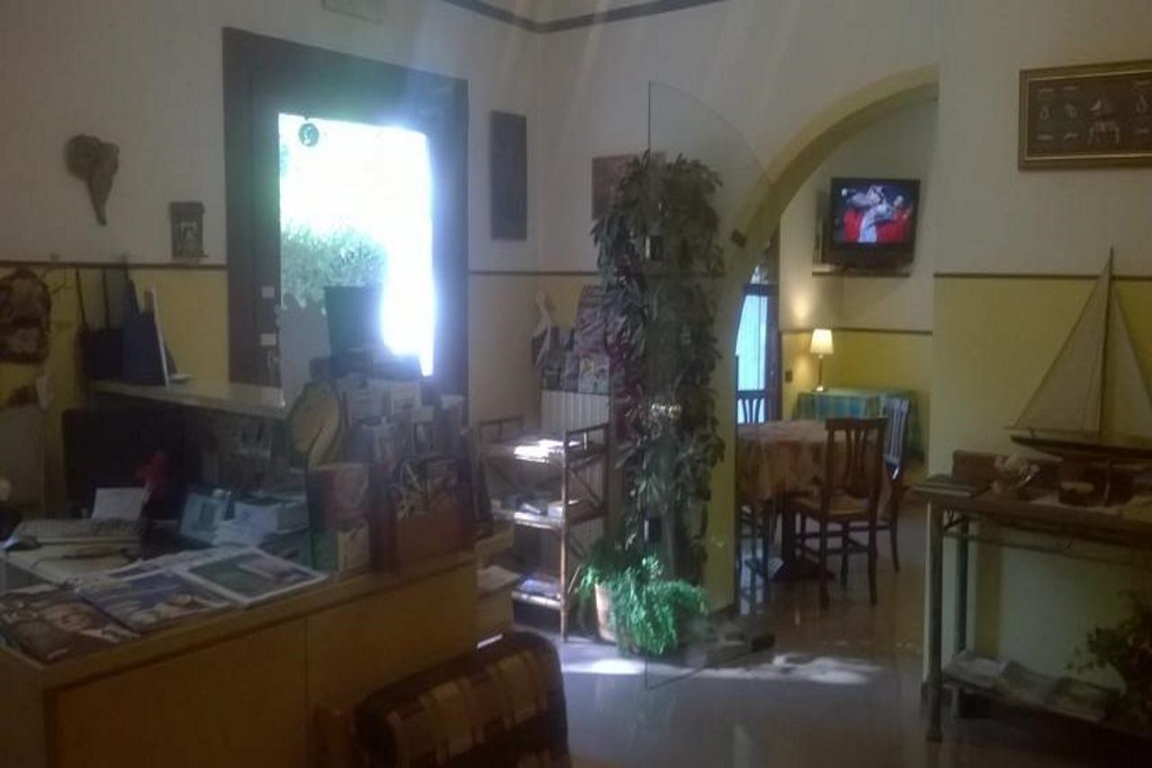 Hotel La Passeggiata Desenzano del Garda Kültér fotó