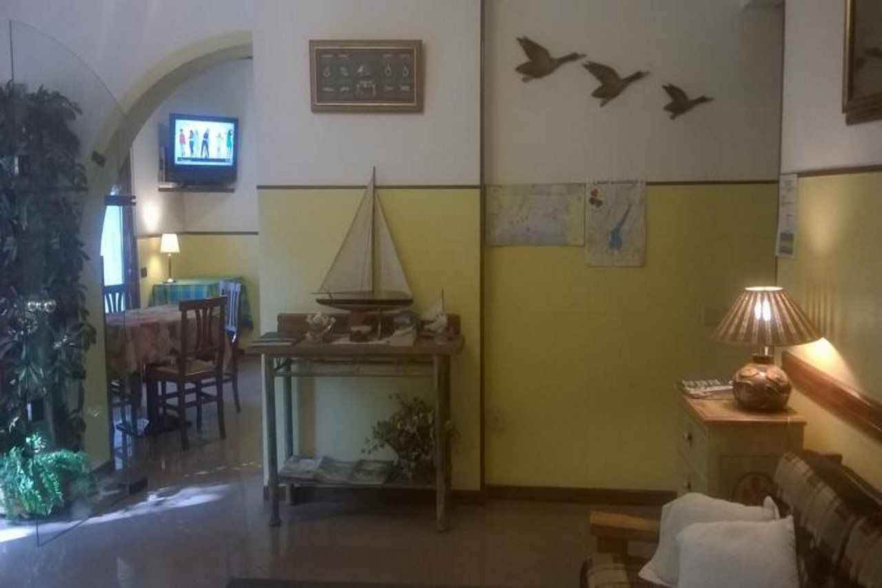 Hotel La Passeggiata Desenzano del Garda Kültér fotó