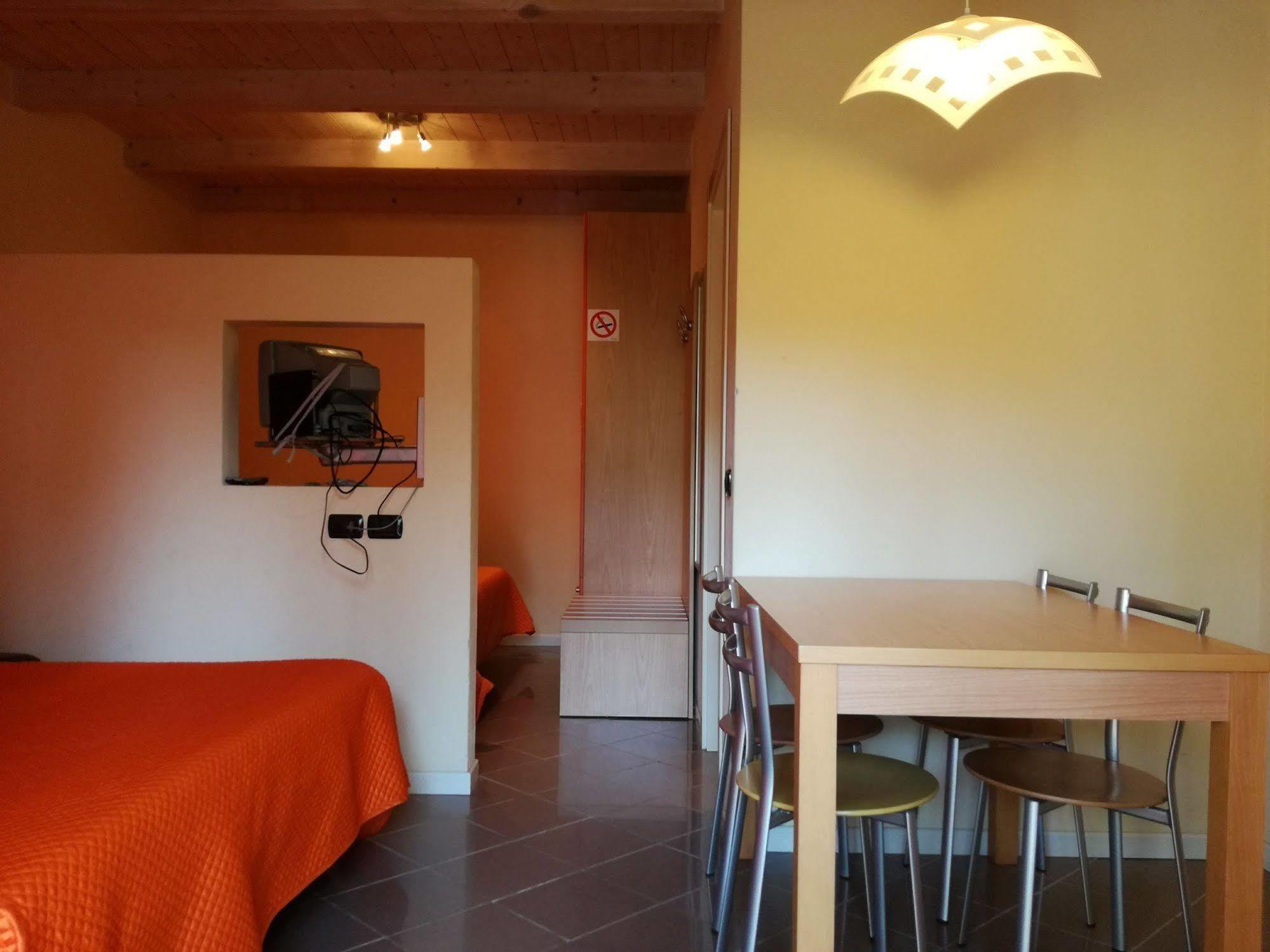 Hotel La Passeggiata Desenzano del Garda Kültér fotó